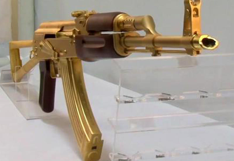 В США на продажу выставлен золотой АК-47