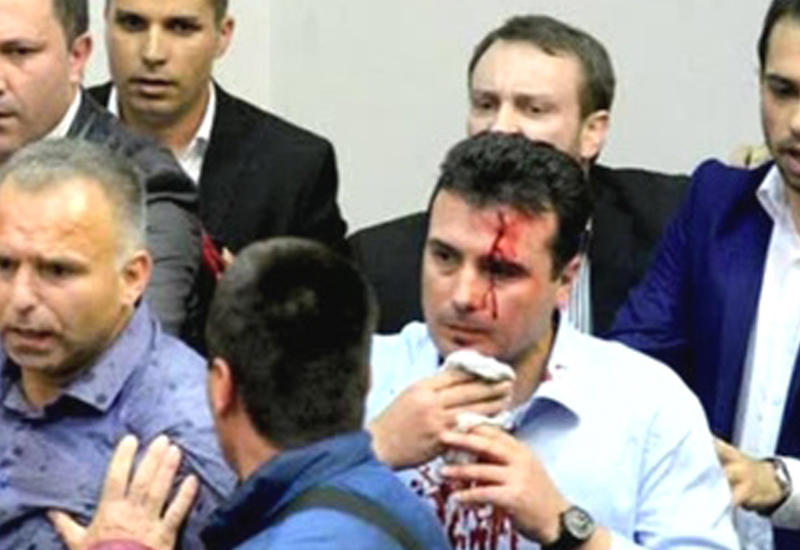 Массовая драка в македонском парламенте, 100 пострадавших