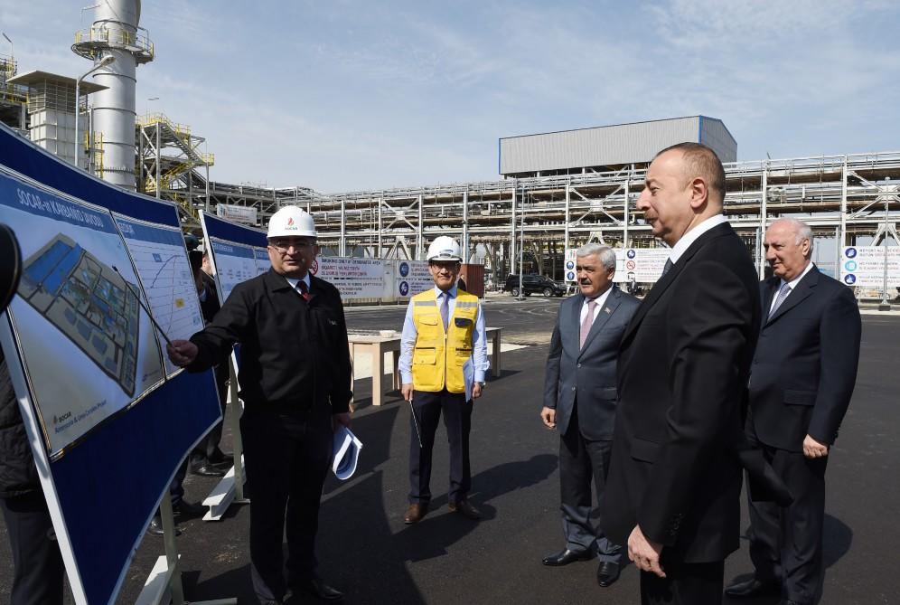 Президент Ильхам Алиев ознакомился с ходом строительных работ на карбамидном заводе в Сумгайыте