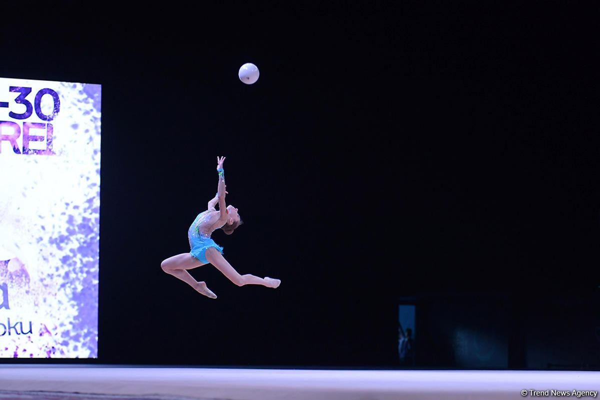 Лучшие моменты первого дня соревнований Кубка мира по художественной гимнастике