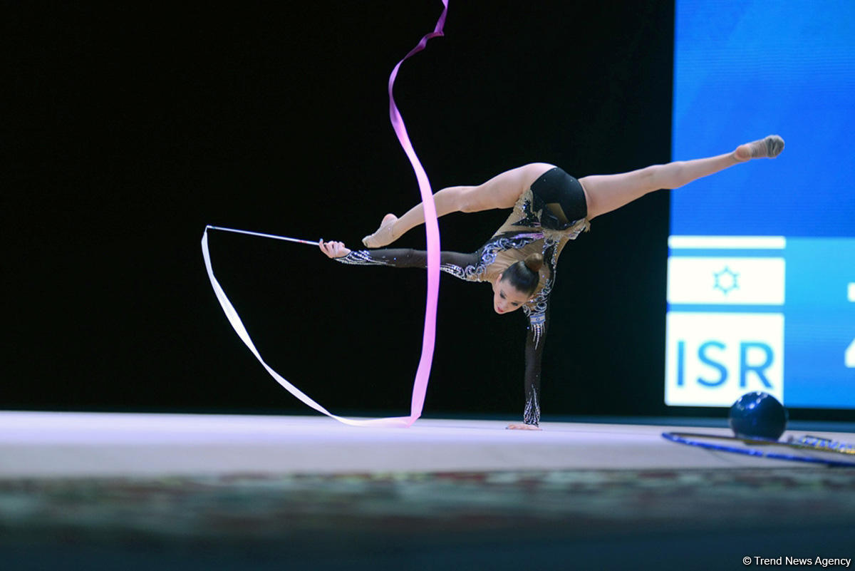 Лучшие моменты финального дня соревнований Кубка мира по художественной гимнастике в Баку