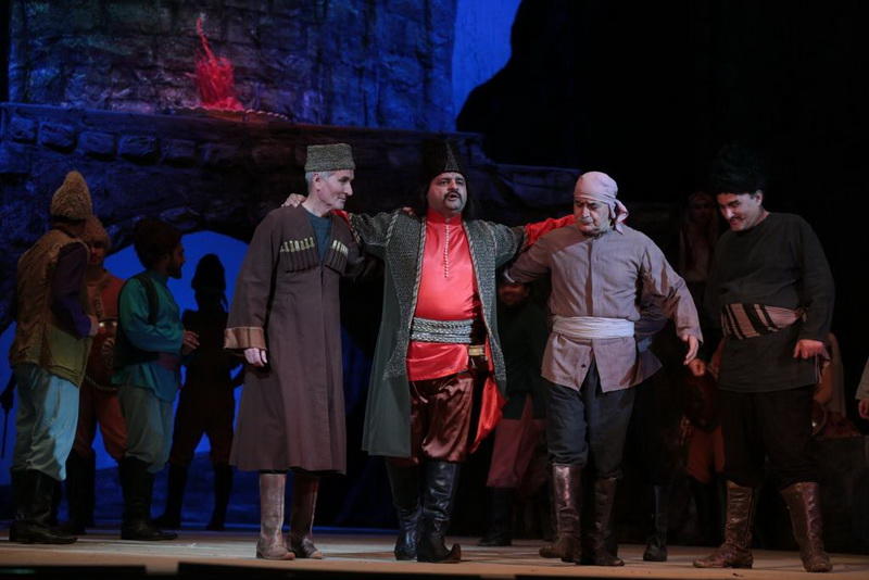 Легендарный "Кероглу" на сцене Театра оперы и балета