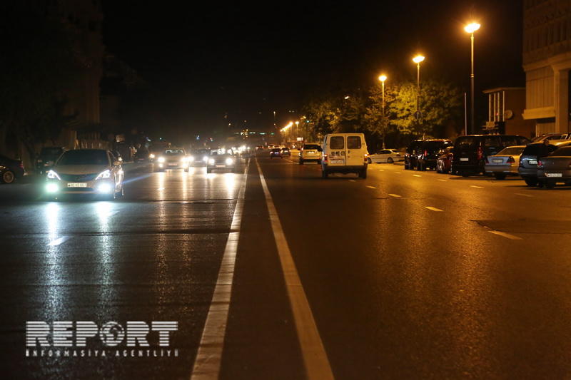 В Баку женщина на Mercedes стала причиной цепной аварии