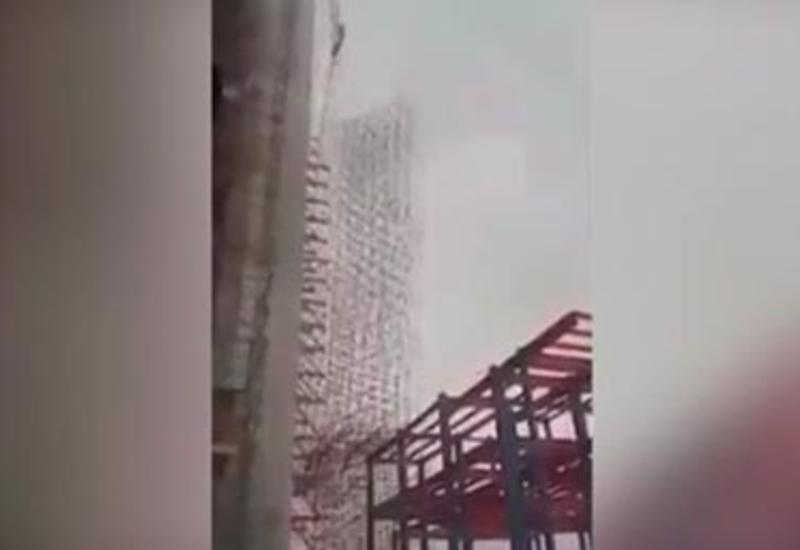 Небоскреб в Тегеране рухнул от сильного ветра