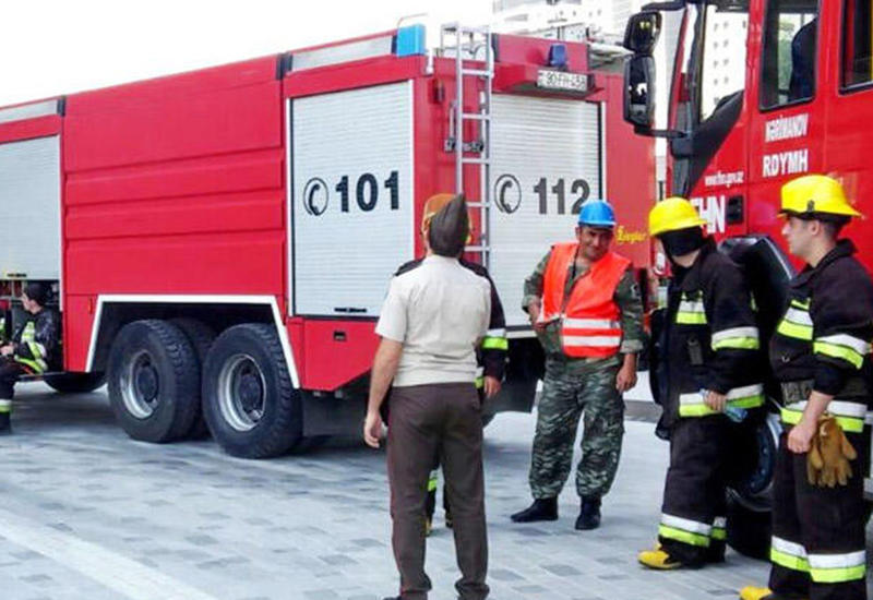 Сильный пожар в бакинском университете, есть пострадавшие <span class="color_red">- ОБНОВЛЕНО</span>