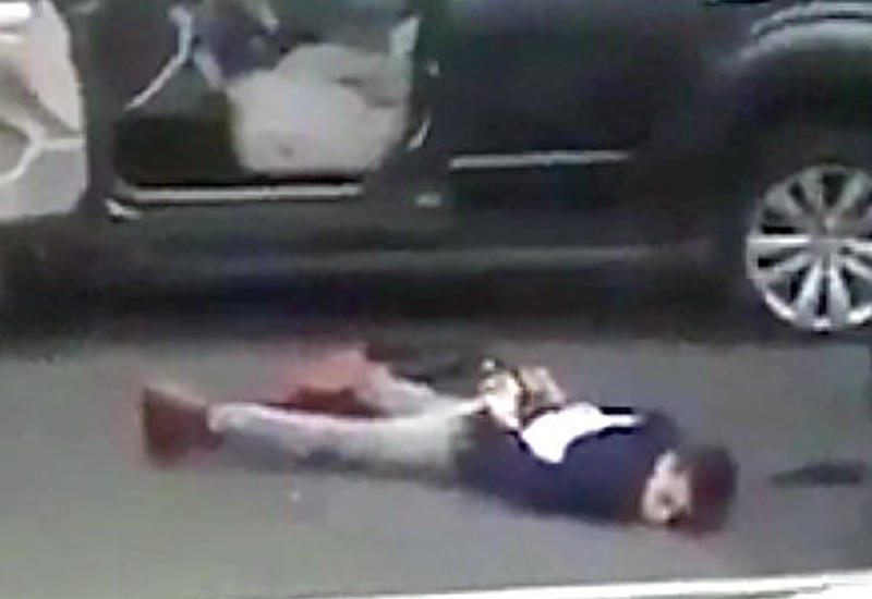 Полицейские в США застрелили подростка и оставили его умирать на дороге