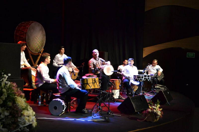 Ритм-группа "Натиг" на сцене Международного центра мугама