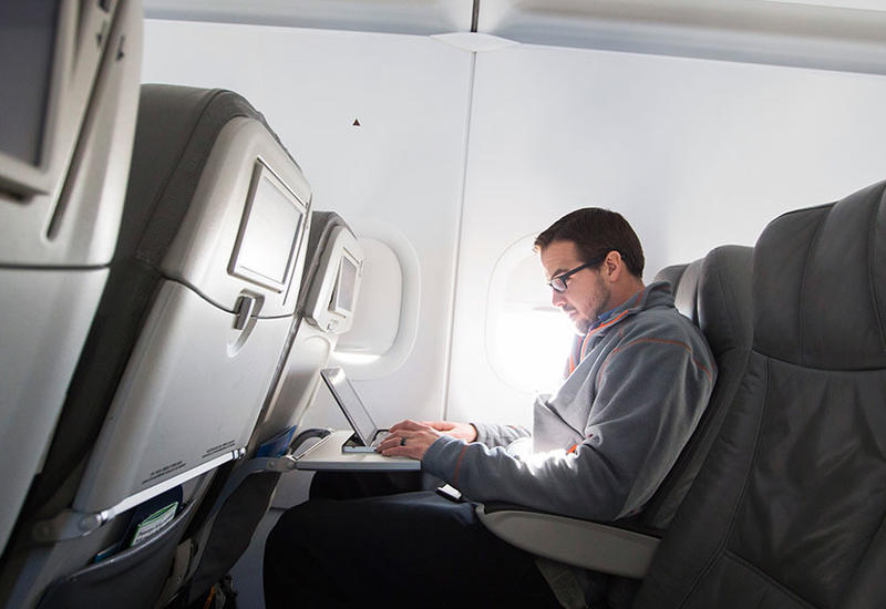 США запретят проносить ноутбуки на все рейсы