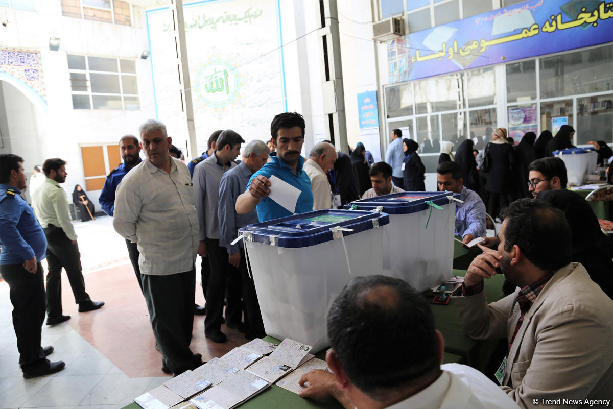 В Иране время голосования на выборах президента продлили на два часа