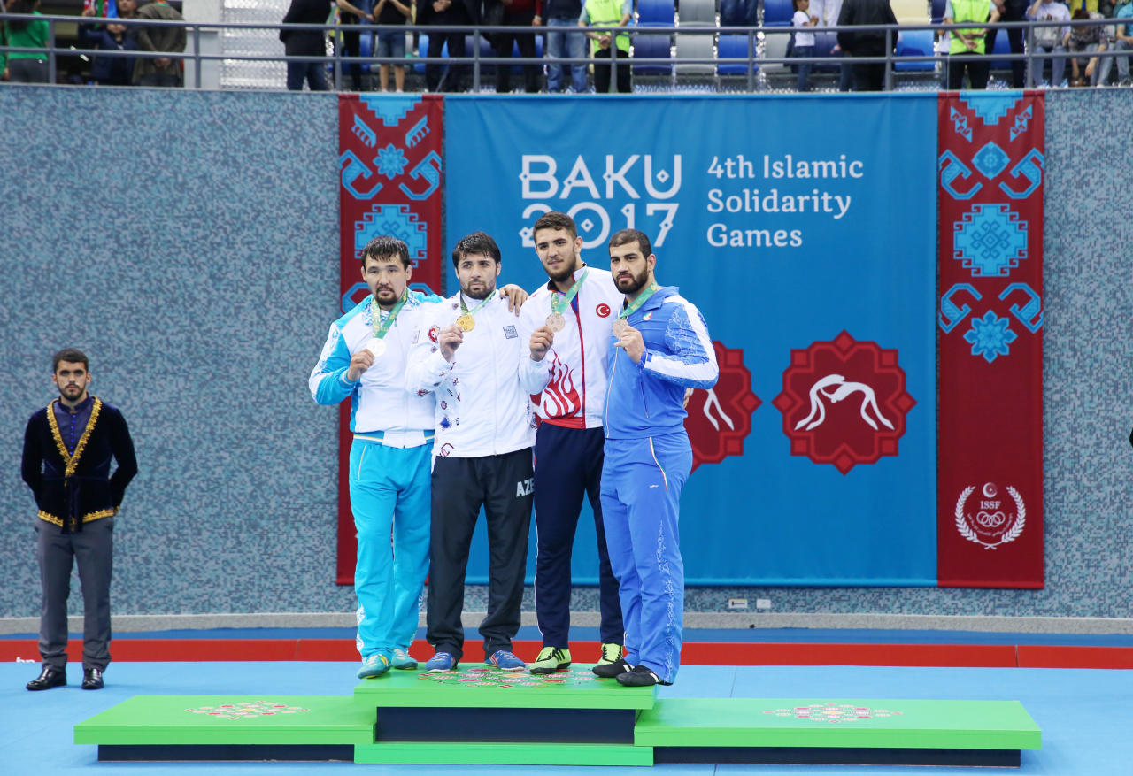 Первый вице-президент Мехрибан Алиева наградила победителей соревнований по вольной борьбе Исламиады