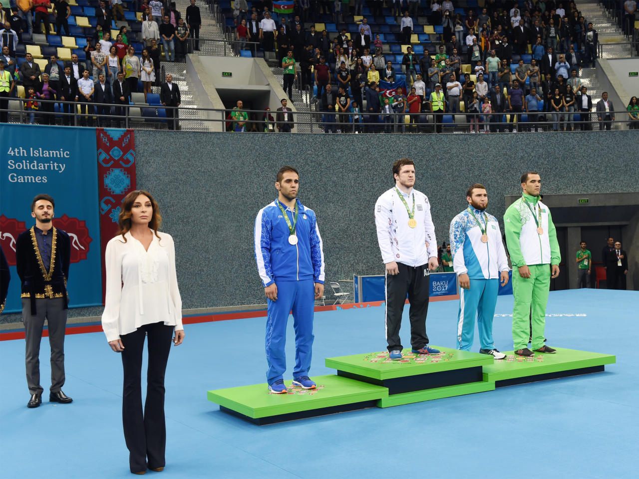 Первый вице-президент Мехрибан Алиева наградила победителей соревнований по борьбе в рамках Исламиады