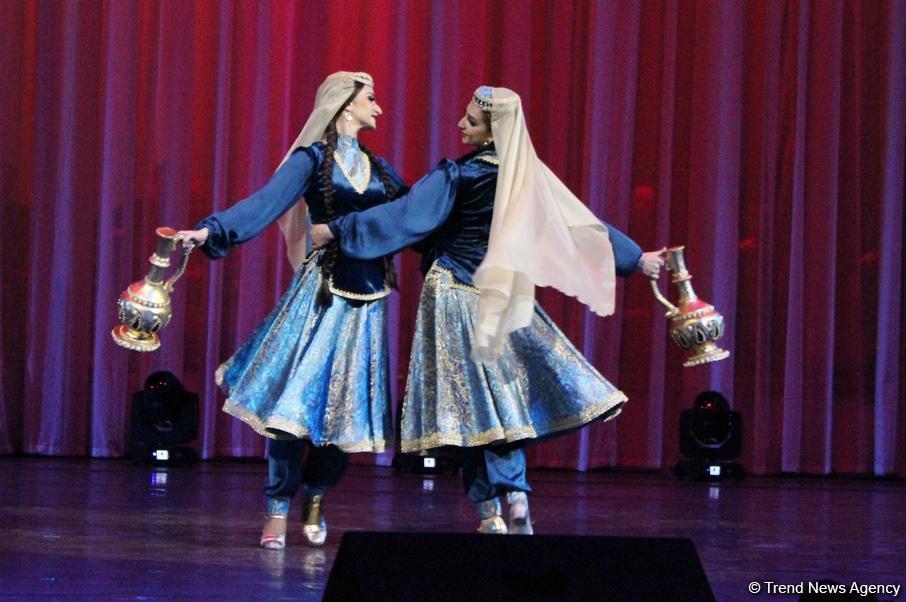 Гостям Исламиады представлены зажигательные национальные танцы