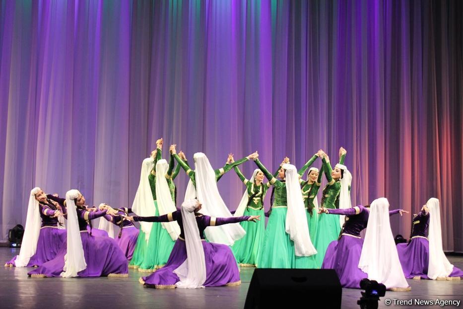Гостям Исламиады представлены зажигательные национальные танцы