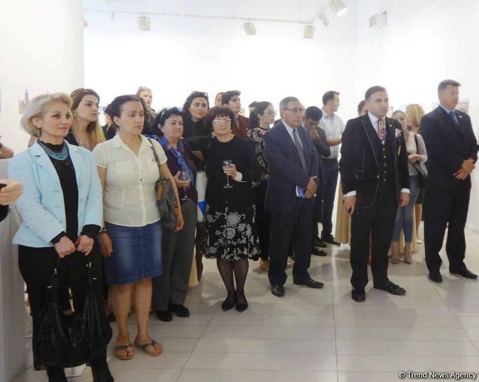 В Баку открылась фотовыставка "Красоты Венгрии и Азербайджана"