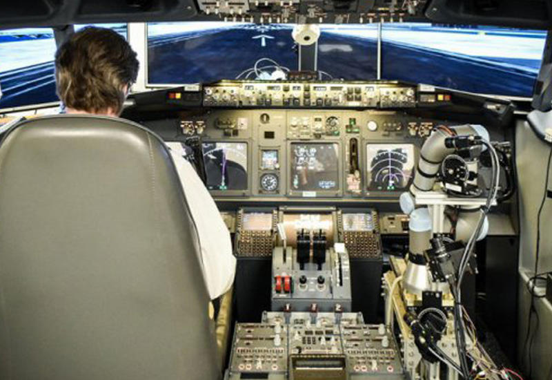 Робот стал вторым пилотом в Boeing-737