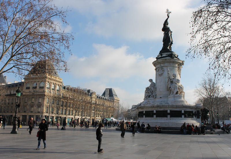 В Париже из-за угрозы взрыва оцеплена площадь Республики