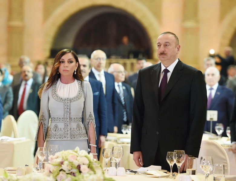 Президент Ильхам Алиев и Первая леди Мехрибан Алиева приняли участие в официальном приеме по случаю Дня Республики