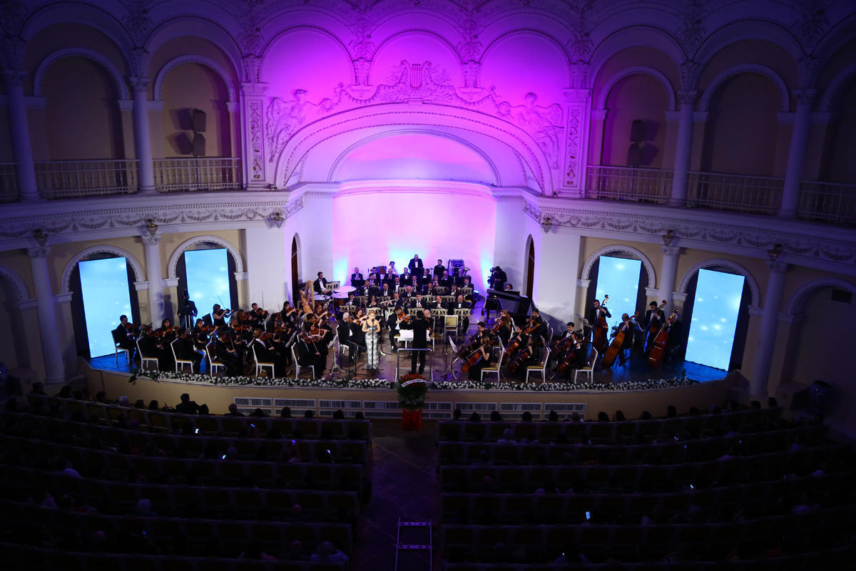 Великолепный концерт Лалы Мамедовой на сцене бакинской филармонии
