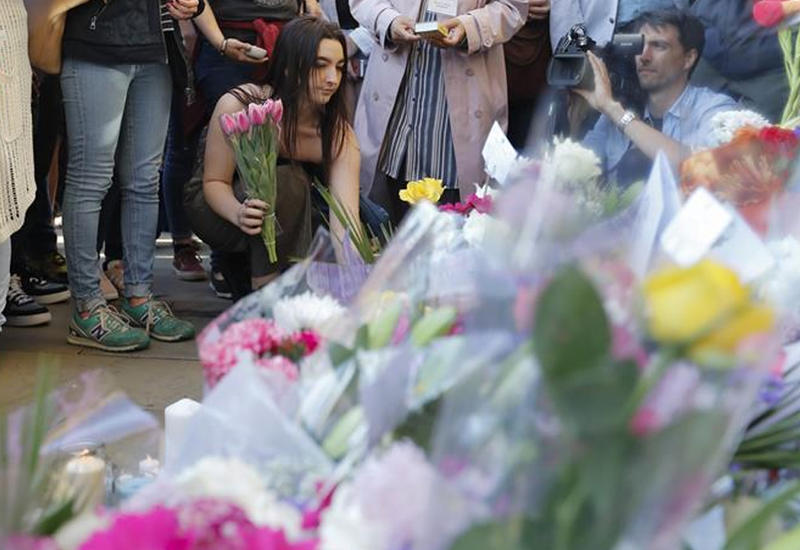 Десятки тысяч участников Манчестерского пробега почтили память жертв теракта