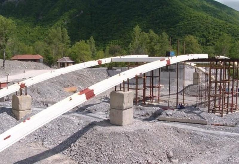 Строительство моста через реку Киш в Шекинском районе продолжается