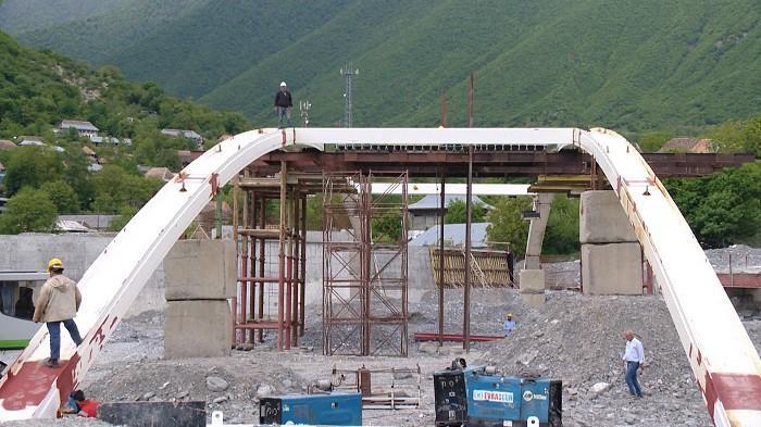 Строительство моста через реку Киш в Шекинском районе продолжается