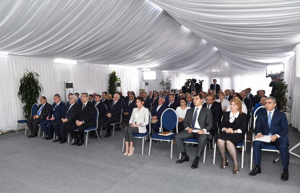Первый вице-президент Азербайджана Мехрибан Алиева приняла участие в церемонии закладки в Баку фундамента жилого комплекса для семей вынужденных переселенцев