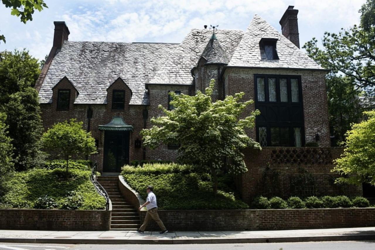Барак Обама купил дом в Вашингтоне за $8 млн