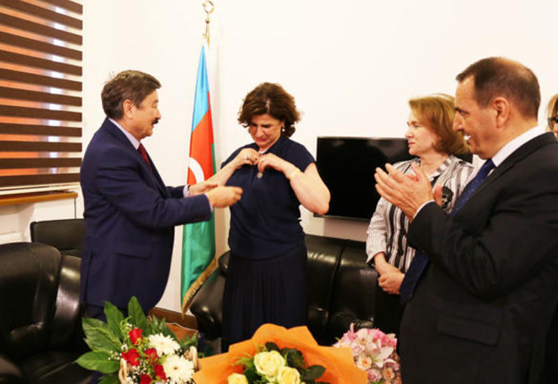 Директор Переводческого центра Азербайджана удостоена медали ТЮРКСОЙ