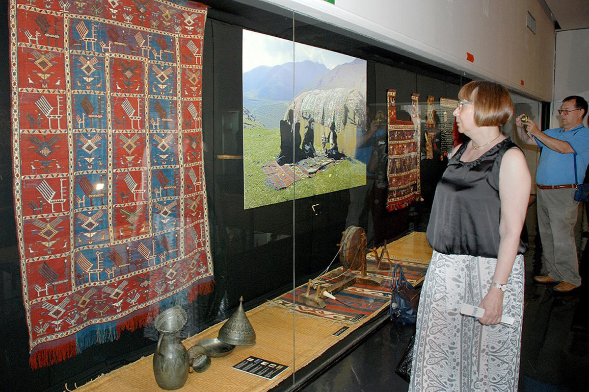 Ковровое искусство Азербайджана представлено в Сербии