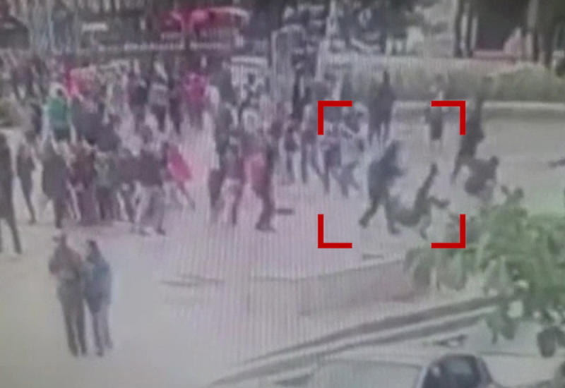 Опубликованы кадры с моментом нападения на полицейских в Париже