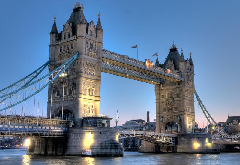 В Лондоне открыли мост, на котором произошел теракт