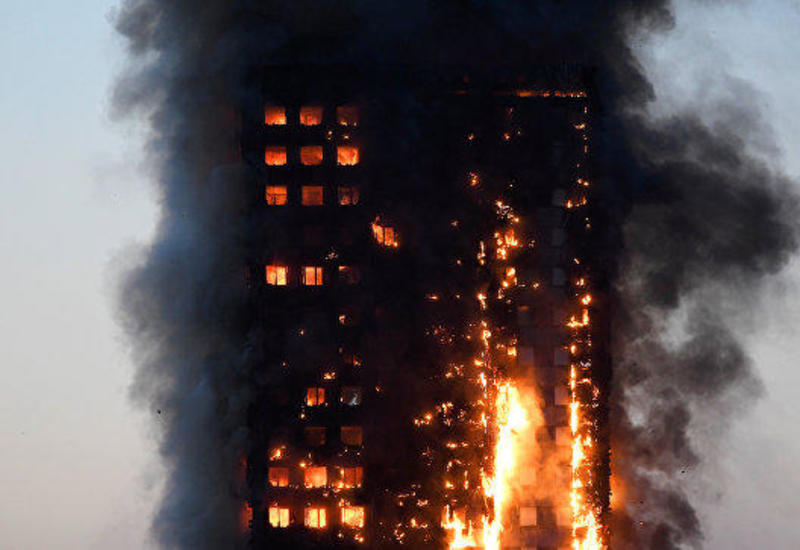 В Лондоне тысячи людей временно эвакуируют из опасных многоэтажек