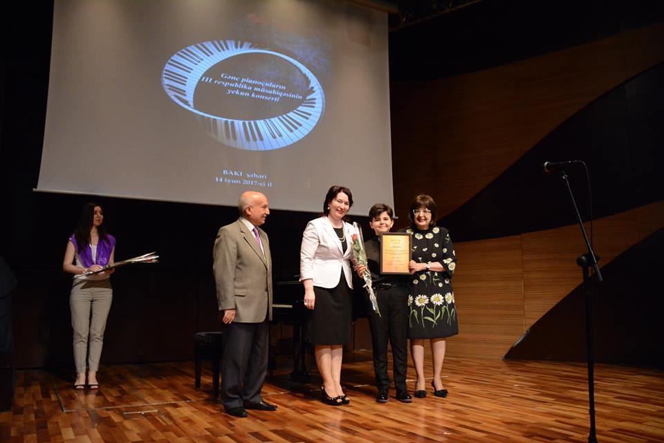 В Центре мугама наградили талантливых пианистов