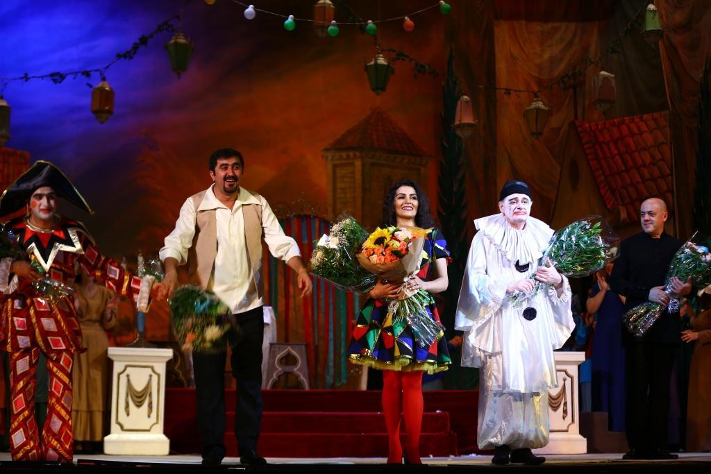 Звезды оперы выступили в спектакле "Паяцы"
