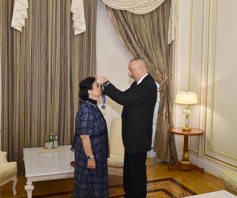 Президент Ильхам Алиев вручил народной артистке Фидан Гасымовой орден «Истиглал»
