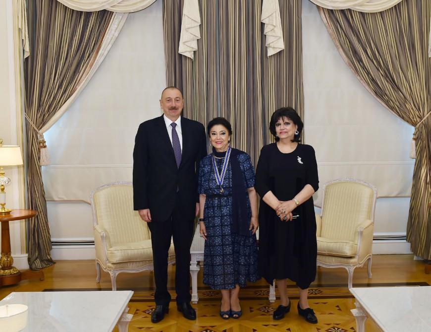 Президент Ильхам Алиев вручил народной артистке Фидан Гасымовой орден «Истиглал»