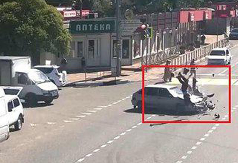 Камера видеонаблюдения сняла страшное ДТП с участием мотоциклиста