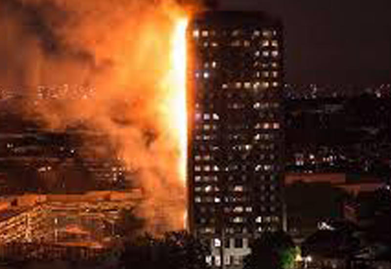 "Это ад". Пожарные были поражены масштабом пожара в лондонской многоэтажке