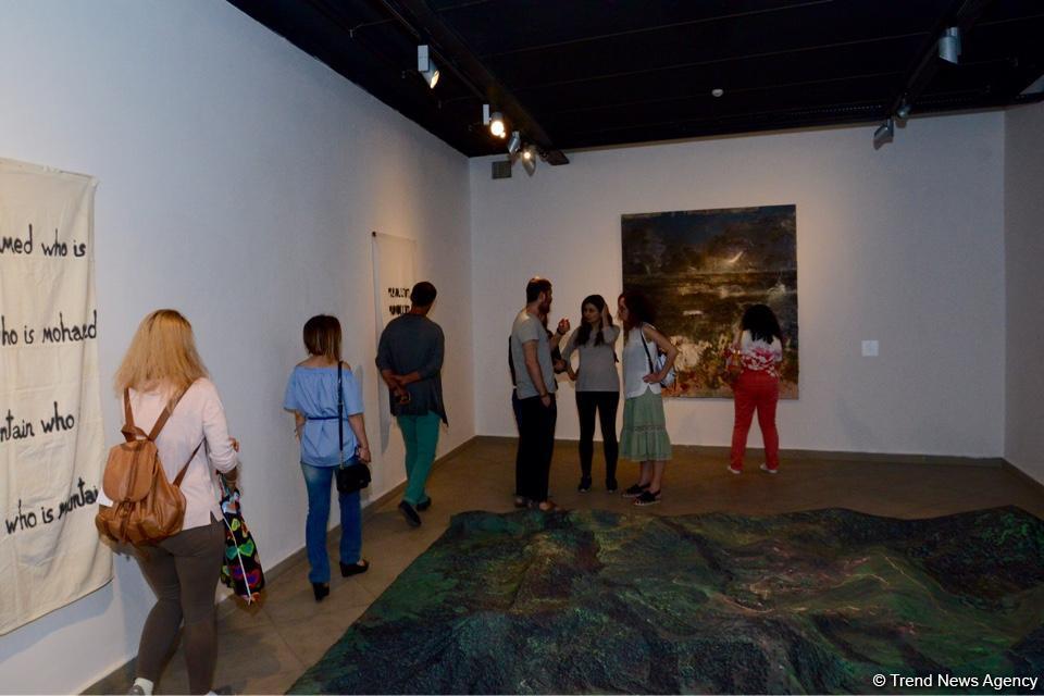 В Yay Gallery открылась выставка "Между морем и горами"
