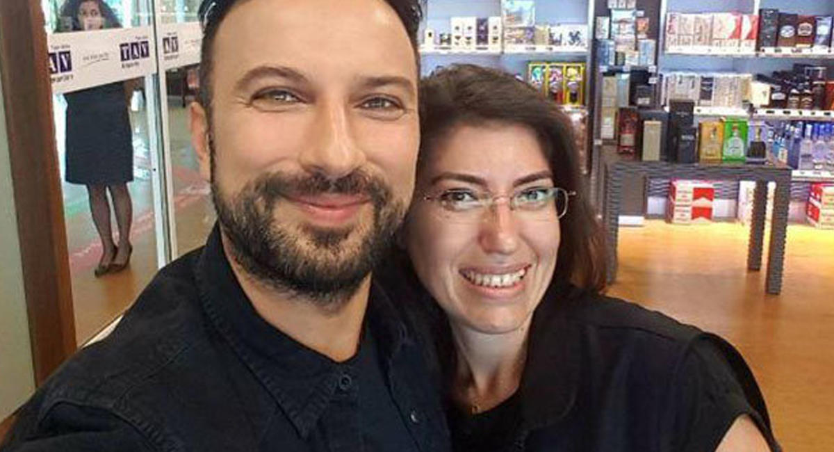 Турецкий певец жена. Таркан сейчас 2022 с женой. Таркан сейчас 2022. Турецкий певец Таркан сейчас. Таркан сейчас 2020 с женой.
