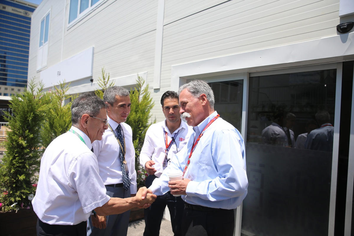 Официальные лица Автомобильной федерации Азербайджана и президент Молдовы посетили паддок Формулы-1