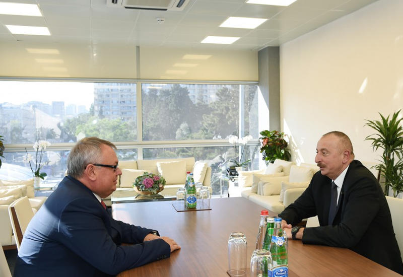 Президент Ильхам Алиев принял вице-премьера России и главу, председателя правления банка ВТБ