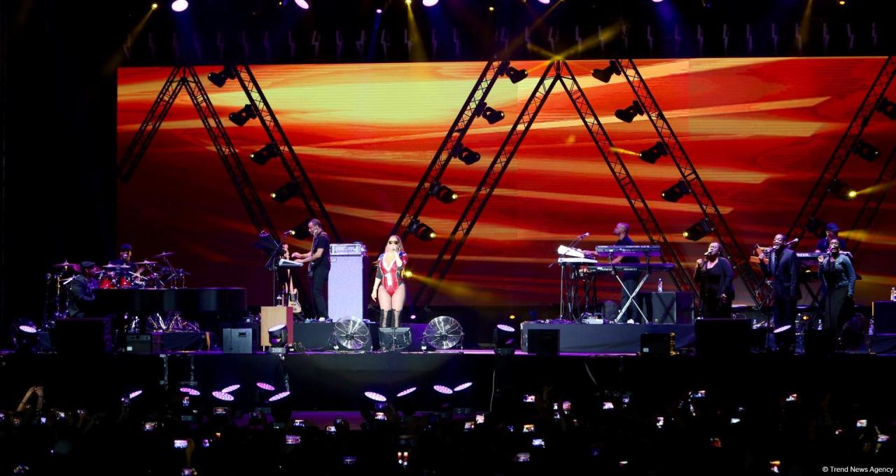 Зажигательный концерт Мэрайи Кэри в Баку