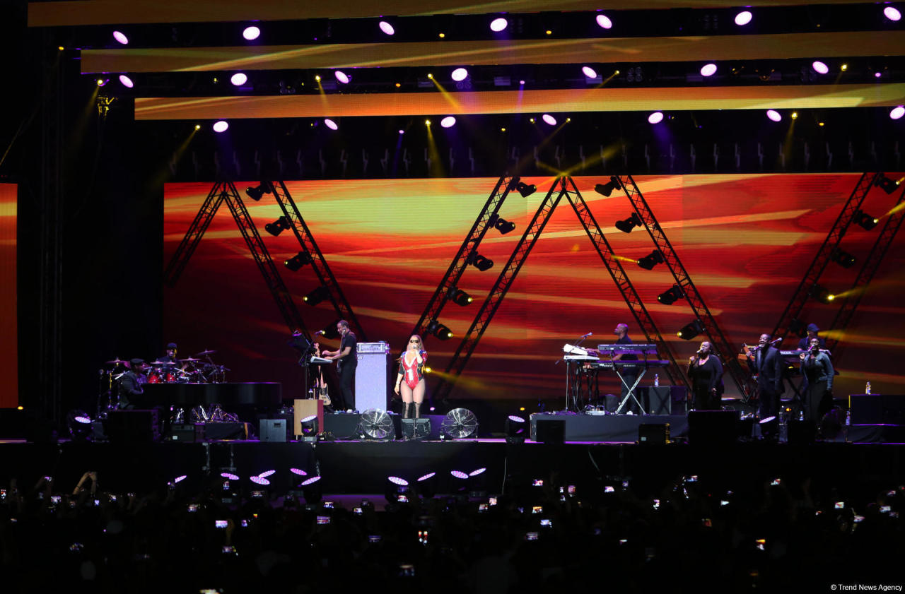Зажигательный концерт Мэрайи Кэри в Баку