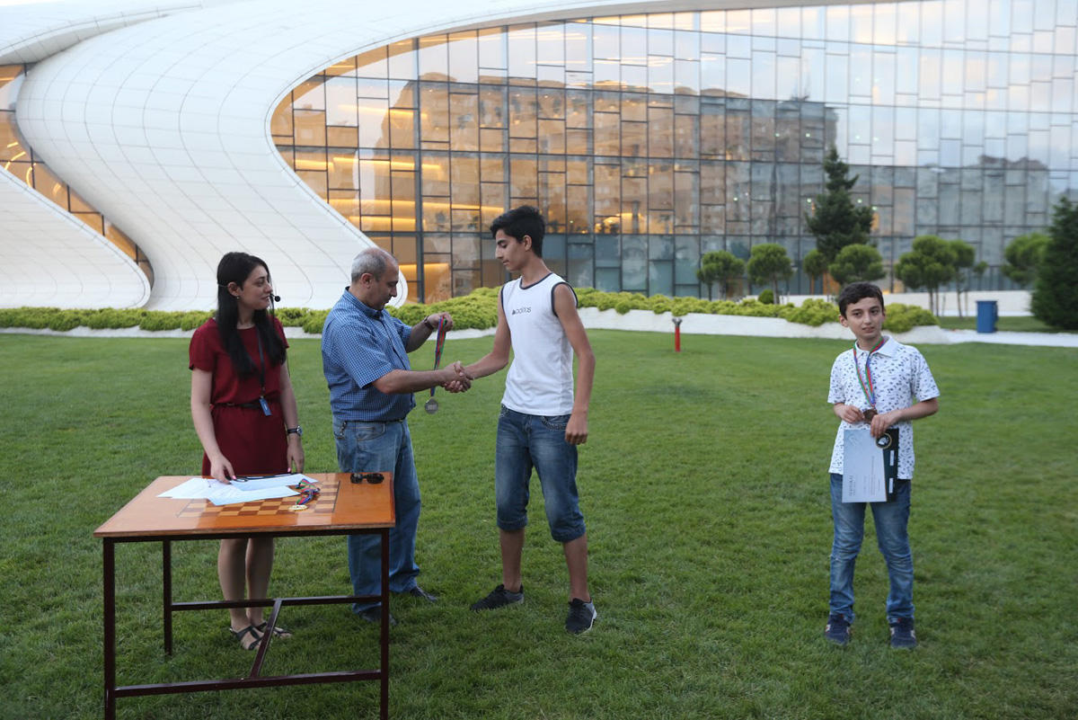 В парке Центра Гейдара Алиева прошел шахматный турнир среди детей