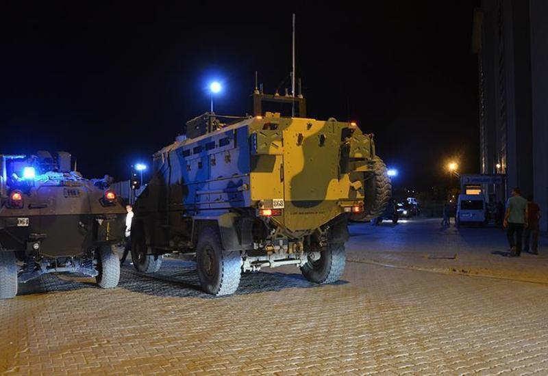 В Турции террористы атаковали военный автомобиль
