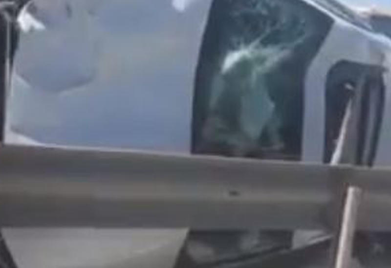 На трассе Баку-Газах два грузовика столкнулись с Audi, есть раненые