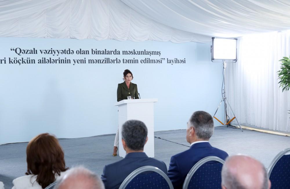 Первый вице-президент Азербайджана Мехрибан Алиева приняла участие в церемонии предоставления новых квартир семьям вынужденных переселенцев
