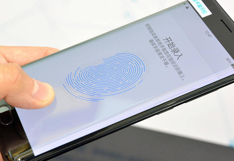 Китайцы обошли Apple и первыми показали сканер отпечатка в дисплее смартфона