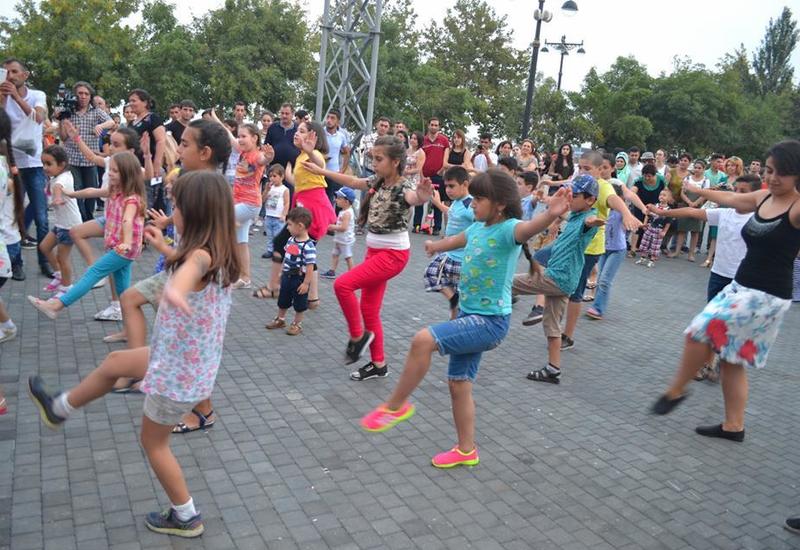 Каждый уик-энд на бакинском бульваре будут проходить танцы на открытом воздухе